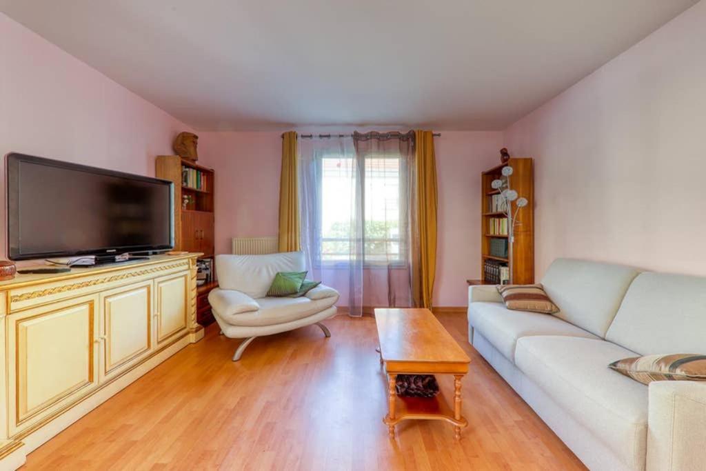 Amilly Park 6 Personnes 2 Chambres Pk Prive En Sous Sol Serris Eksteriør billede